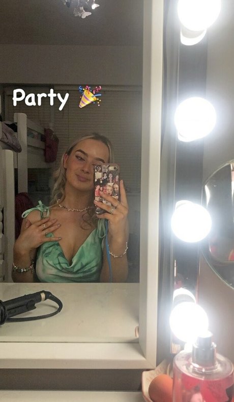 Foto desnuda filtrada de OnlyFans de Aiobhin