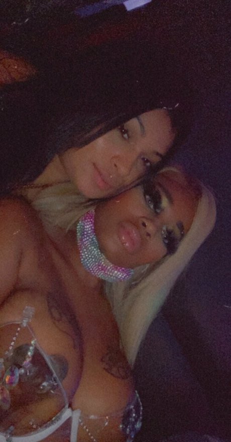 Foto desnuda filtrada de OnlyFans de Foreignrenaa