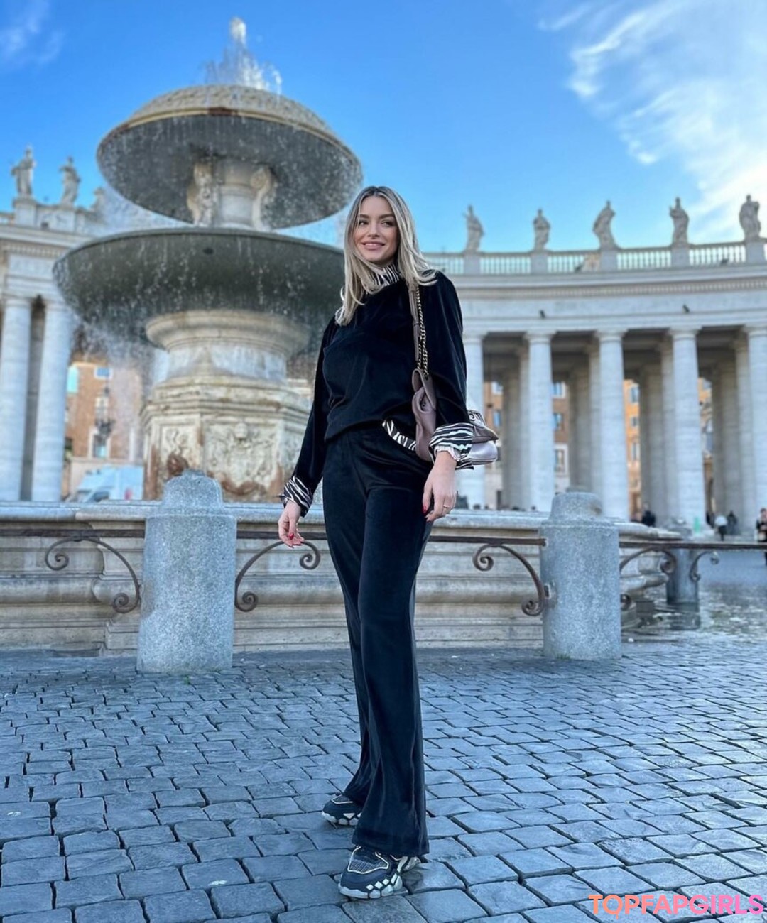Foto desnuda filtrada de OnlyFans de Andreea Ungur #40 Foto desnuda filtrada de OnlyFans de Andreea Ungur #40