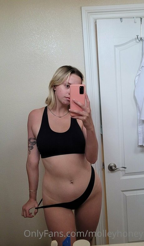Foto desnuda filtrada de OnlyFans de Molleyhoney