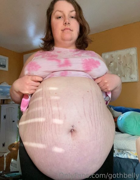 Foto desnuda filtrada de OnlyFans de Gothbelly