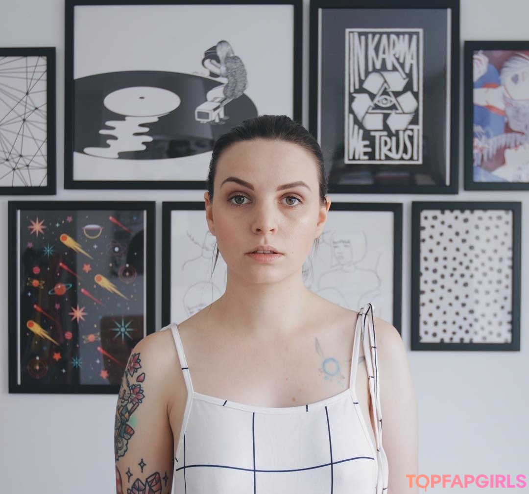 Foto desnuda filtrada de OnlyFans de Emma Blackery #20 Foto desnuda filtrada de OnlyFans de Emma Blackery #20