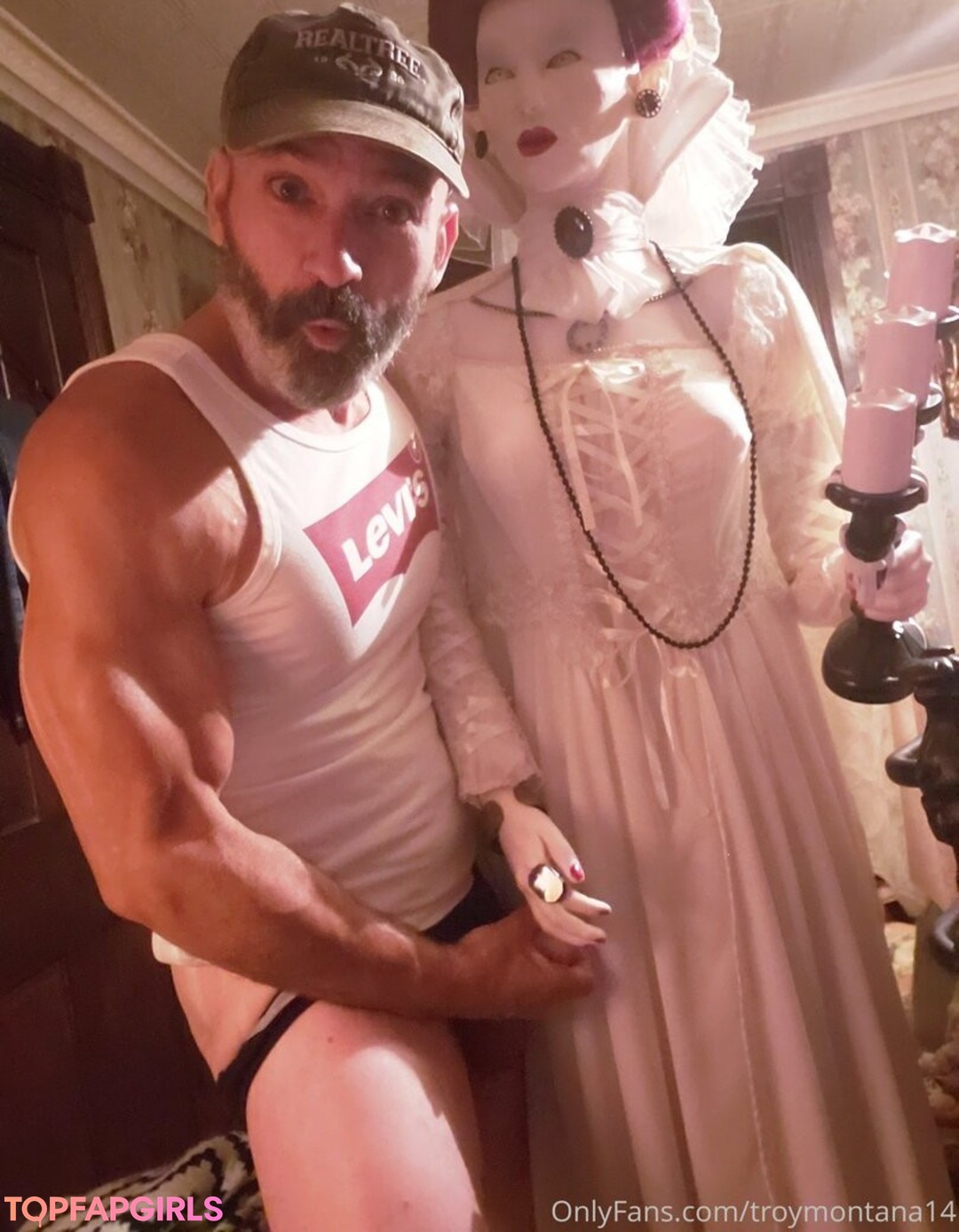 Foto desnuda filtrada de OnlyFans de Troymontana14 #86 Foto desnuda filtrada de OnlyFans de Troymontana14 #86