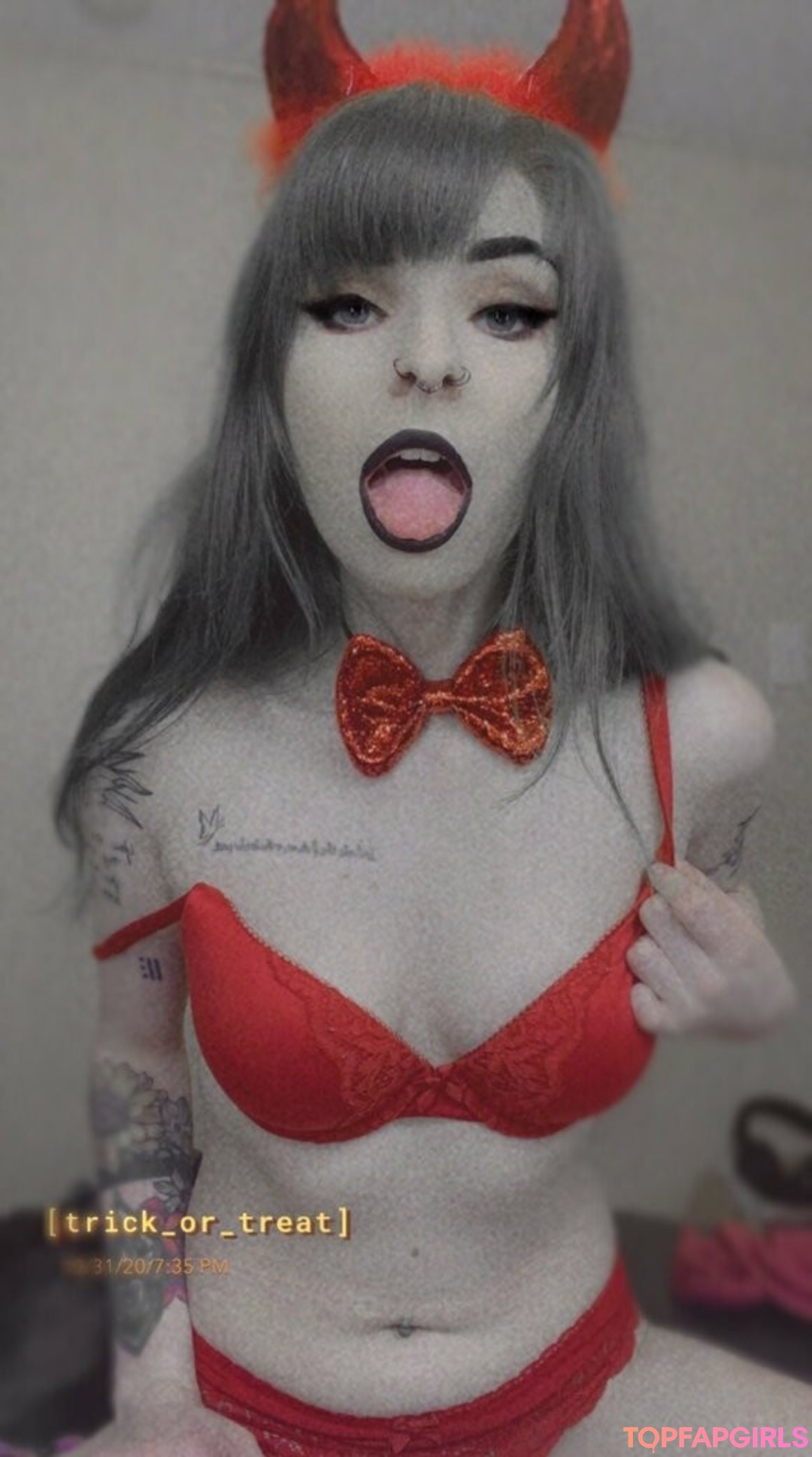 Foto desnuda filtrada de OnlyFans de Smolgothgirlvip #28 Foto desnuda filtrada de OnlyFans de Smolgothgirlvip #28