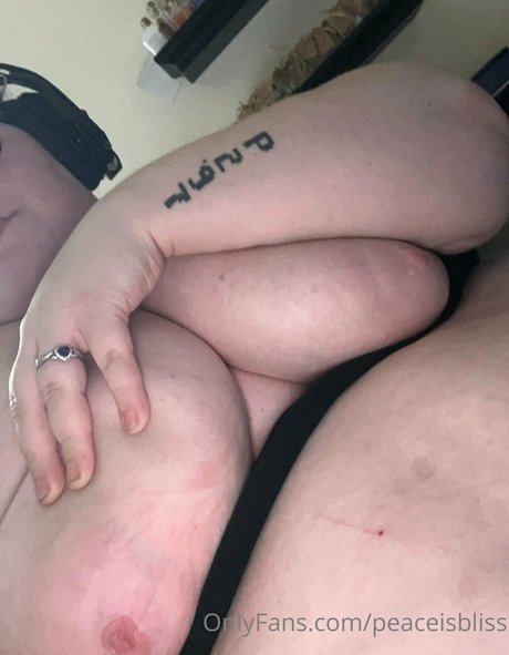 Foto desnuda filtrada de OnlyFans de Peaceisbliss