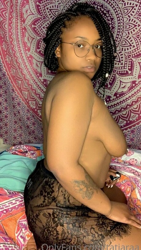 Foto desnuda filtrada de OnlyFans de Tatiaraa