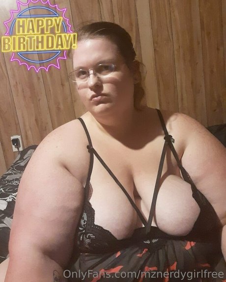 Foto desnuda filtrada de OnlyFans de Mznerdygirl