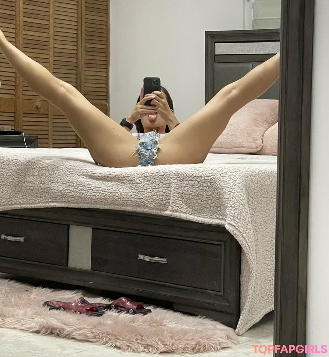 Foto desnuda filtrada de OnlyFans de Liciouzvicky #11 Foto desnuda filtrada de OnlyFans de Liciouzvicky #11