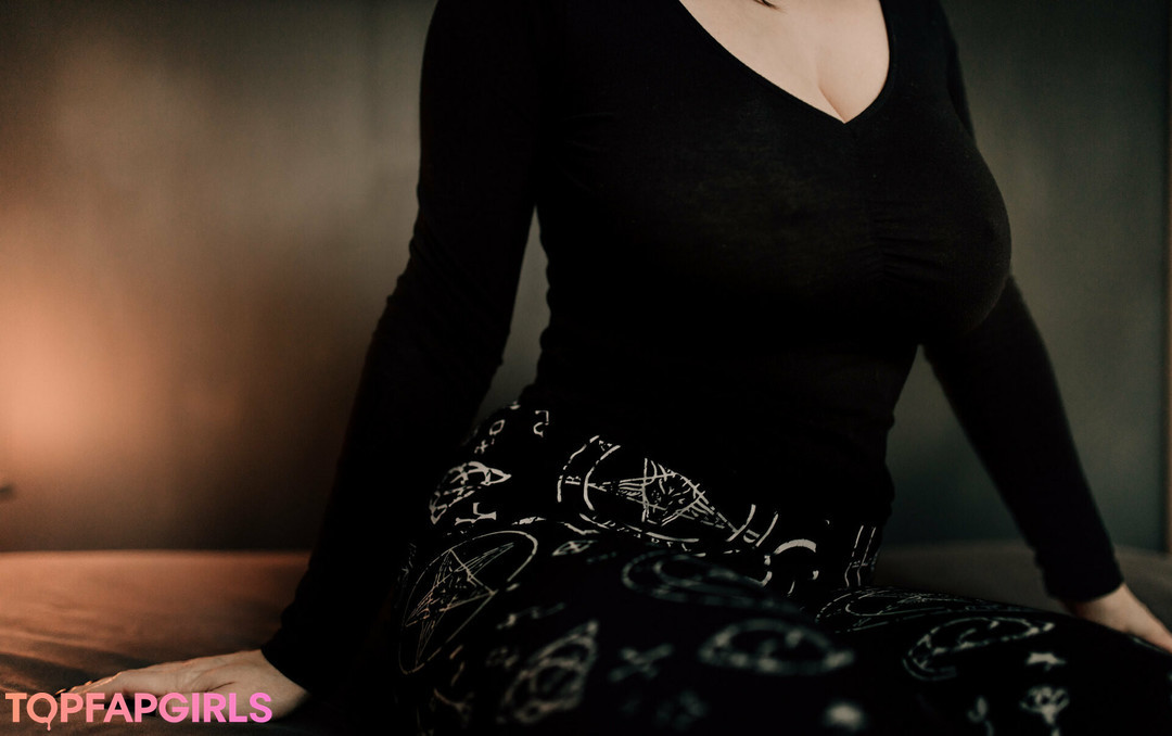 Foto desnuda filtrada de OnlyFans de Tarathewitchvip #64 Foto desnuda filtrada de OnlyFans de Tarathewitchvip #64