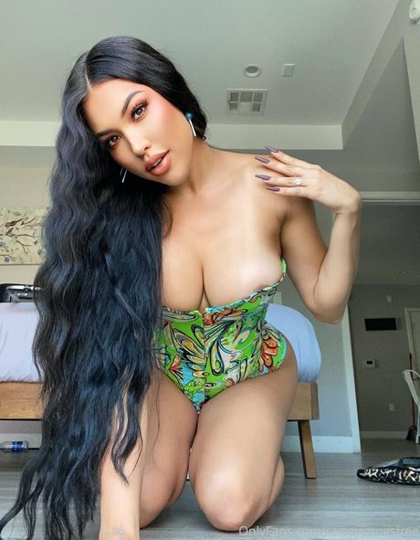 Foto desnuda filtrada de OnlyFans de Raineyjamesfree