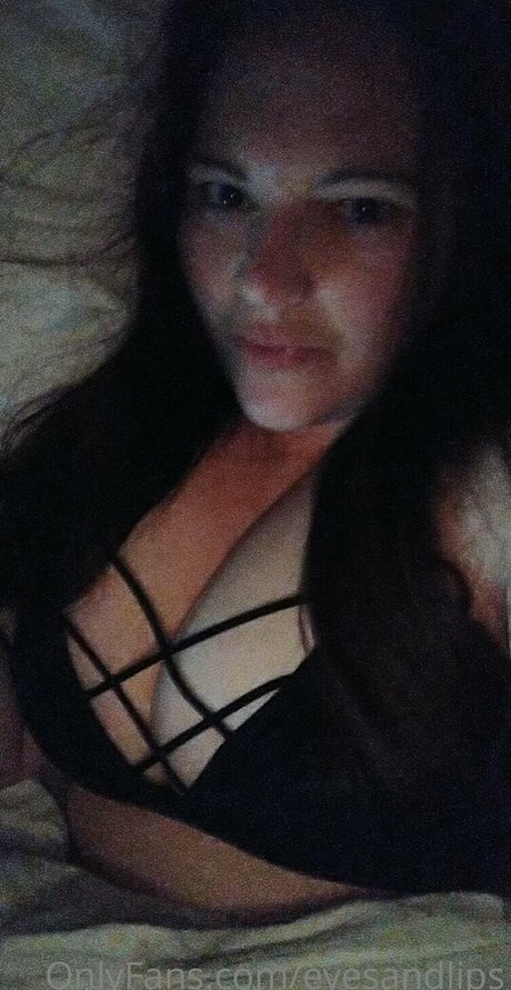 Foto desnuda filtrada de OnlyFans de Eyesandlips