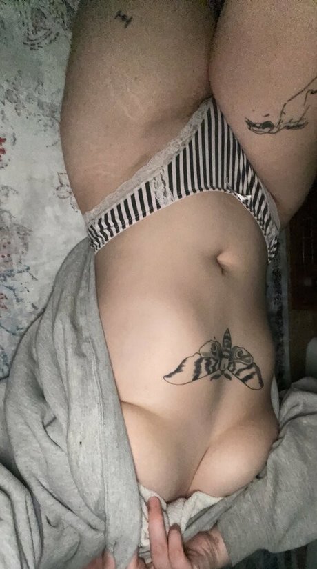 Foto desnuda filtrada de OnlyFans de Sweetlildarling