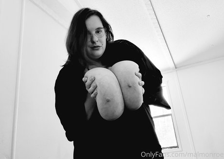 Foto desnuda filtrada de OnlyFans de Malmonroe