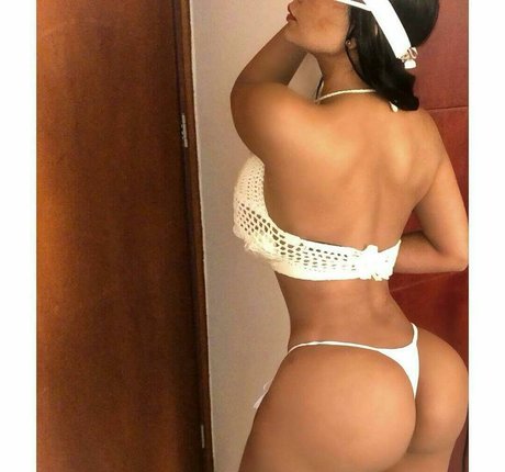 Foto desnuda filtrada de OnlyFans de Caro Velez Betancourth