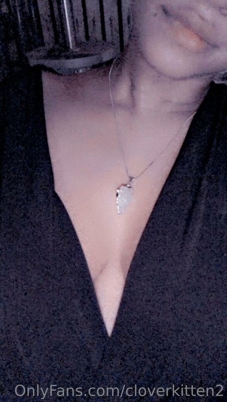 Foto desnuda filtrada de OnlyFans de Cloverkitten2