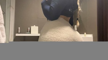 Bootybyshel2