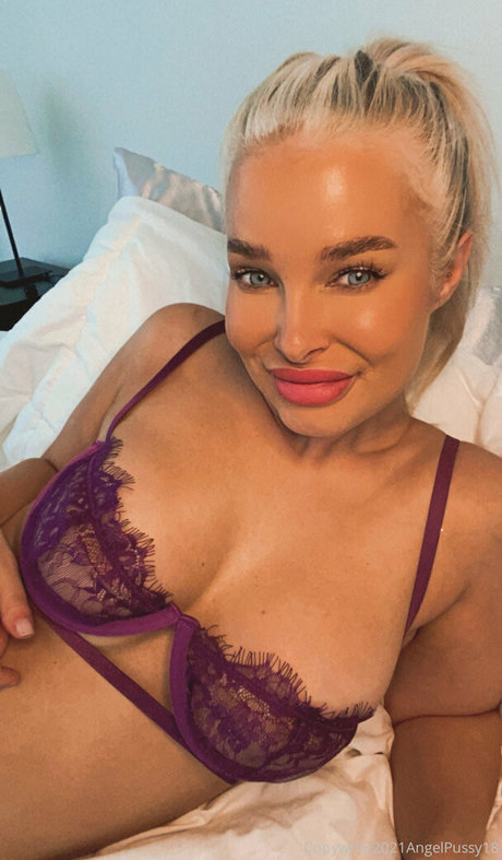 Foto desnuda filtrada de OnlyFans de Angelpussy18