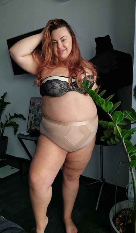 Foto desnuda filtrada de OnlyFans de Plussizemodel