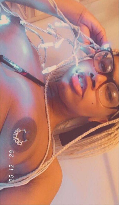 Foto desnuda filtrada de OnlyFans de Cloudy Vi
