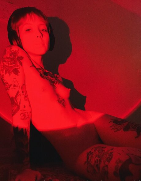 Foto desnuda filtrada de OnlyFans de Thatshortcutegirl