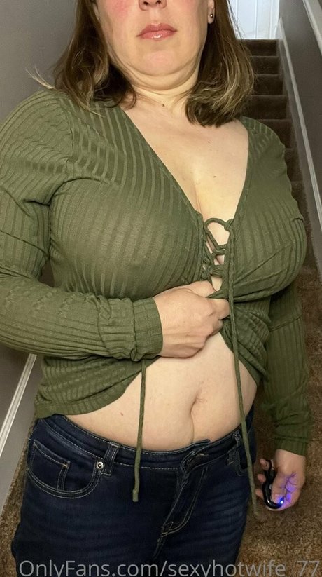Sexyhotwife77