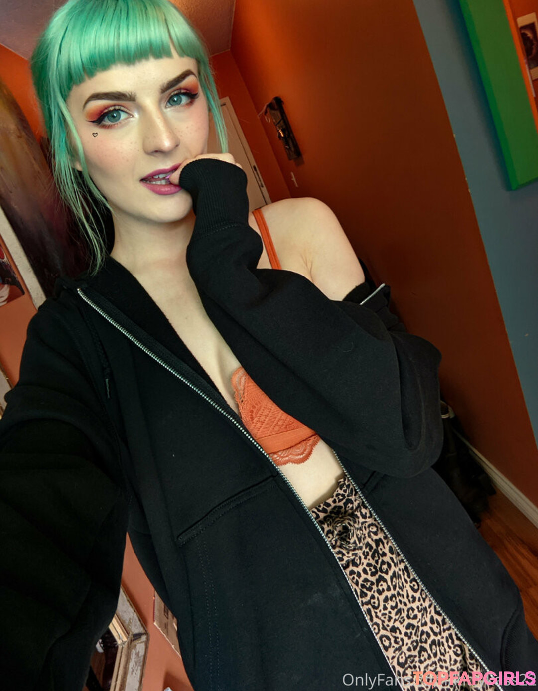 Foto desnuda filtrada de OnlyFans de Kittykass22 #37 Foto desnuda filtrada de OnlyFans de Kittykass22 #37