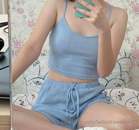 Ladastrawberry21