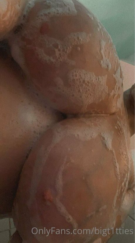 Foto desnuda filtrada de OnlyFans de Bigt1tties
