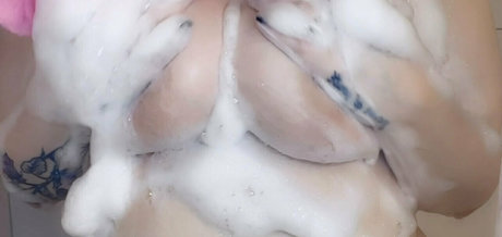 Foto desnuda filtrada de OnlyFans de Nikkitagothfree