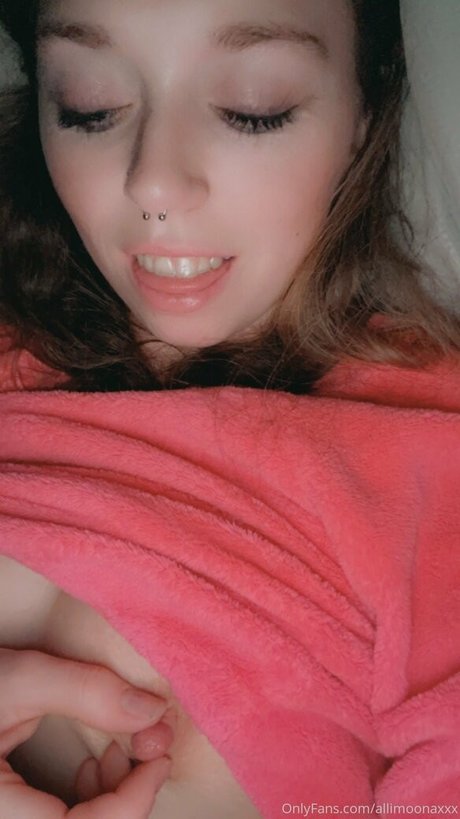 Allimoonaxxx