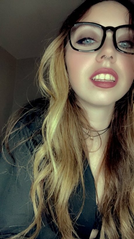 Allimoonaxxx