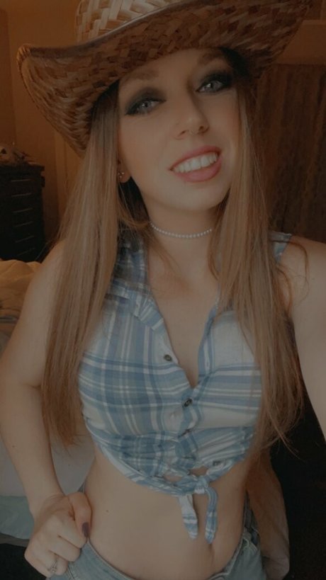 Allimoonaxxx
