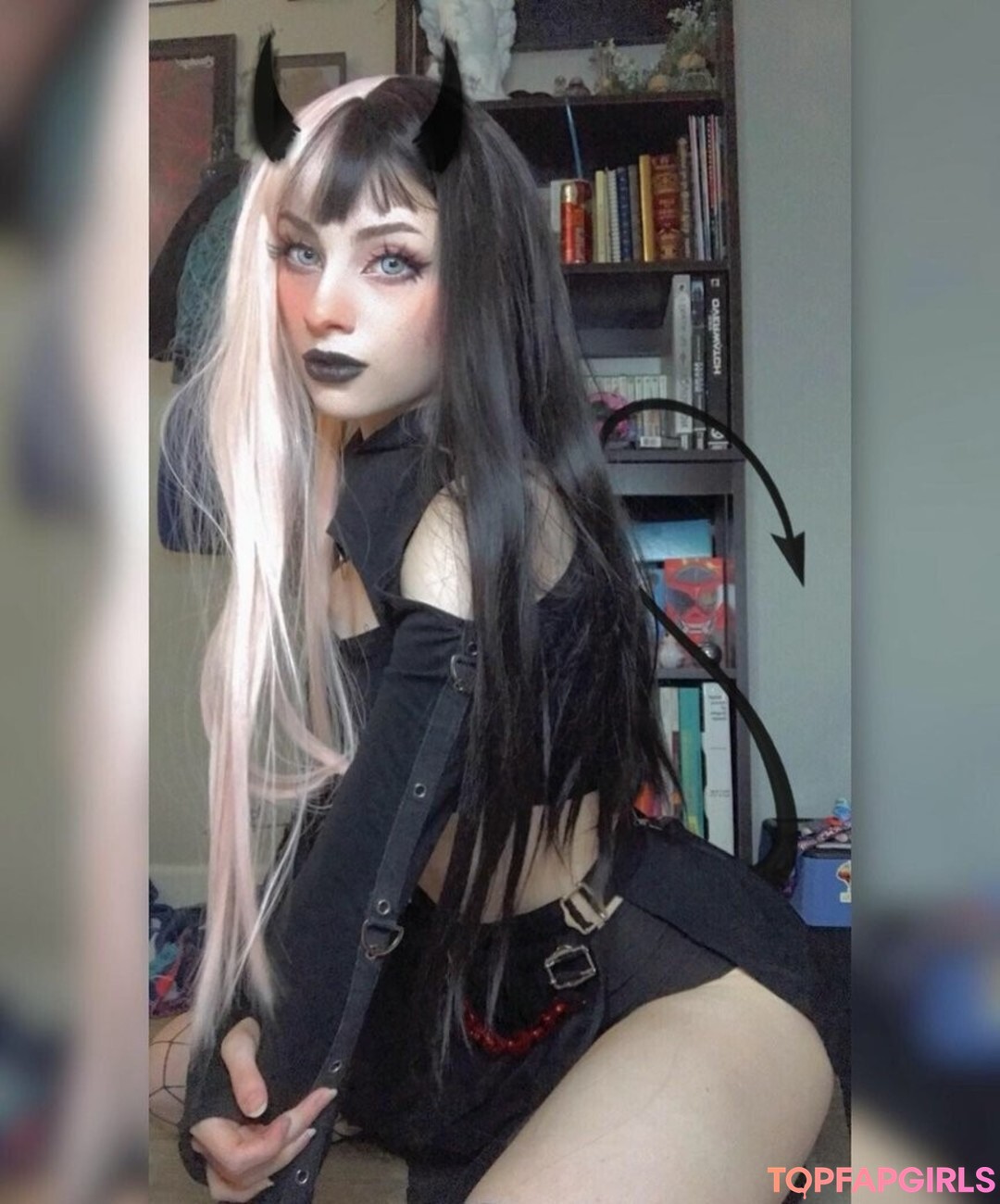 Foto desnuda filtrada de OnlyFans de Spaceyellise #2 Foto desnuda filtrada de OnlyFans de Spaceyellise #2