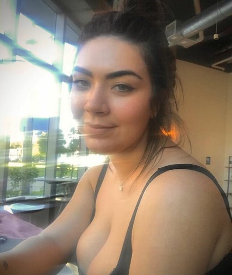 Nicky Nicole