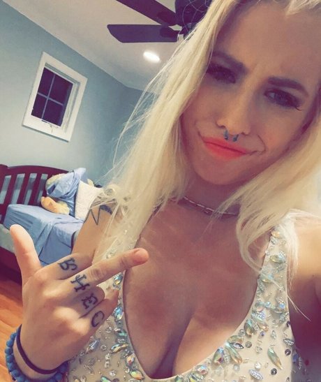 Foto desnuda filtrada de OnlyFans de Awholeassmessbpd