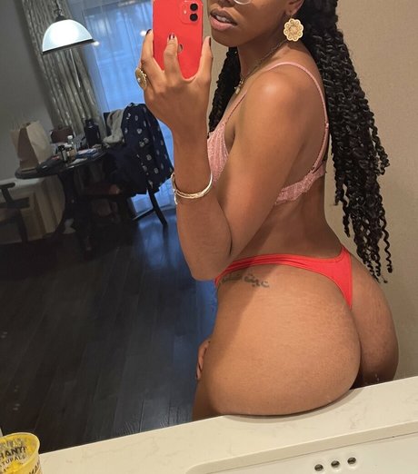 Foto desnuda filtrada de OnlyFans de Asokahxxx