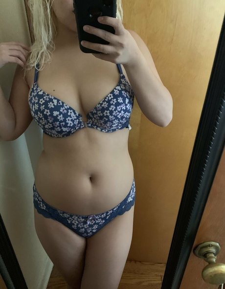 Foto desnuda filtrada de OnlyFans de Yourlittlefiend