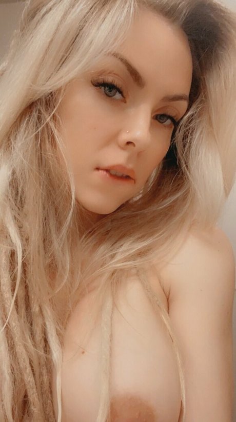 Foto desnuda filtrada de OnlyFans de Nina Rei