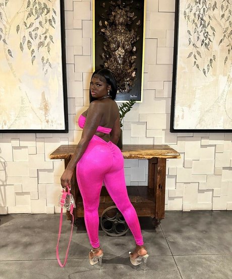 Foto desnuda filtrada de OnlyFans de Doseofneez