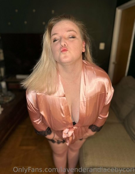 Foto desnuda filtrada de OnlyFans de Lavenderandlacebycori