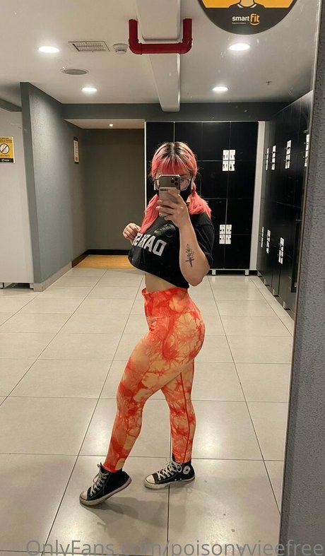 Foto desnuda filtrada de OnlyFans de Poisonyvieefree