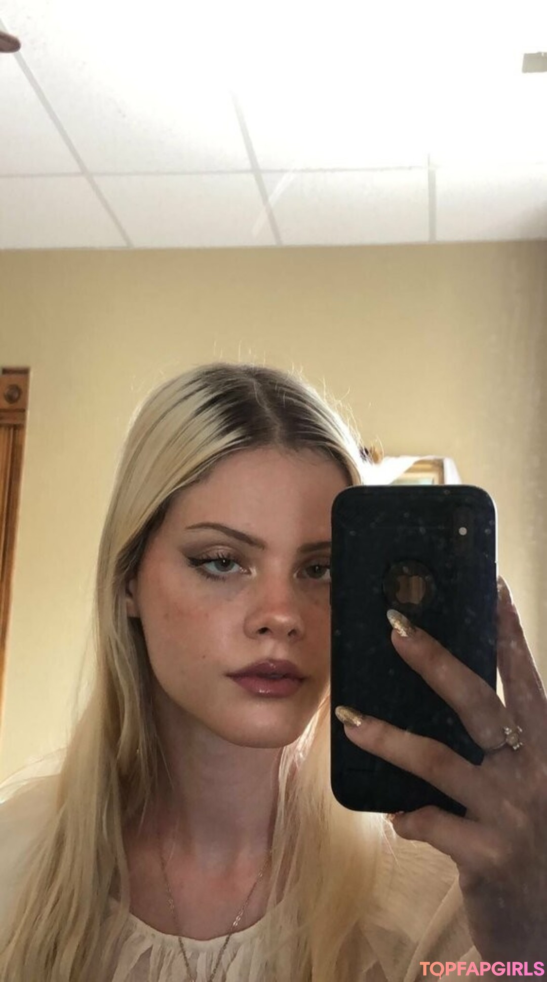 Foto desnuda filtrada de OnlyFans de Brittvnybitchh #21 Foto desnuda filtrada de OnlyFans de Brittvnybitchh #21