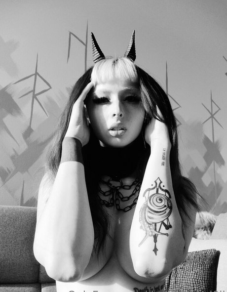 Foto desnuda filtrada de OnlyFans de Darkbarbied0ll