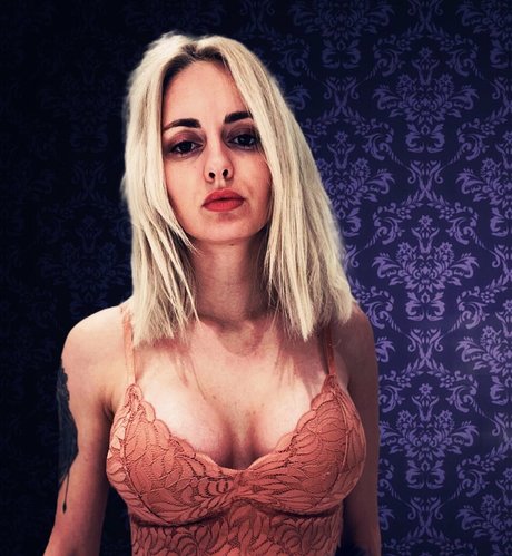 Foto desnuda filtrada de OnlyFans de Laraonelove