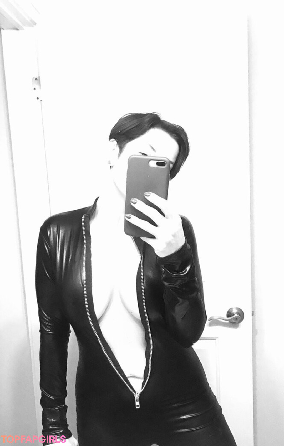Foto desnuda filtrada de OnlyFans de Unconstrainedbyu #3 Foto desnuda filtrada de OnlyFans de Unconstrainedbyu #3