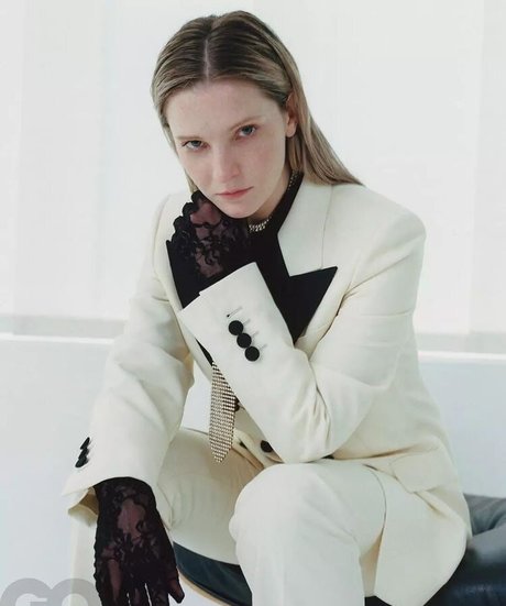 Morfydd Clark