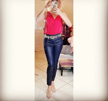 Hotmommy956