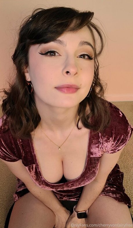 Foto desnuda filtrada de OnlyFans de Cherryvonfairyfree