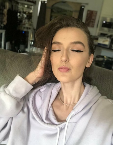 Foxyopheliaa