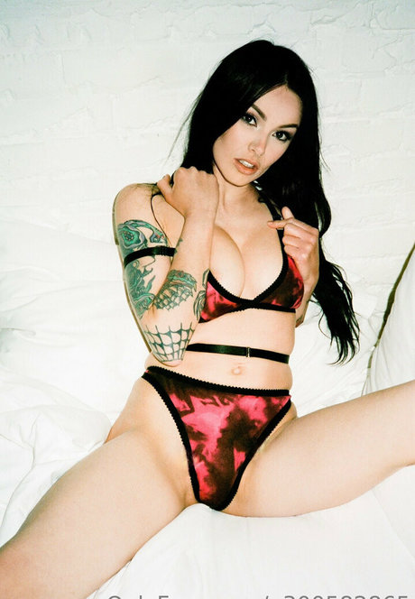Vikkiblowsie2